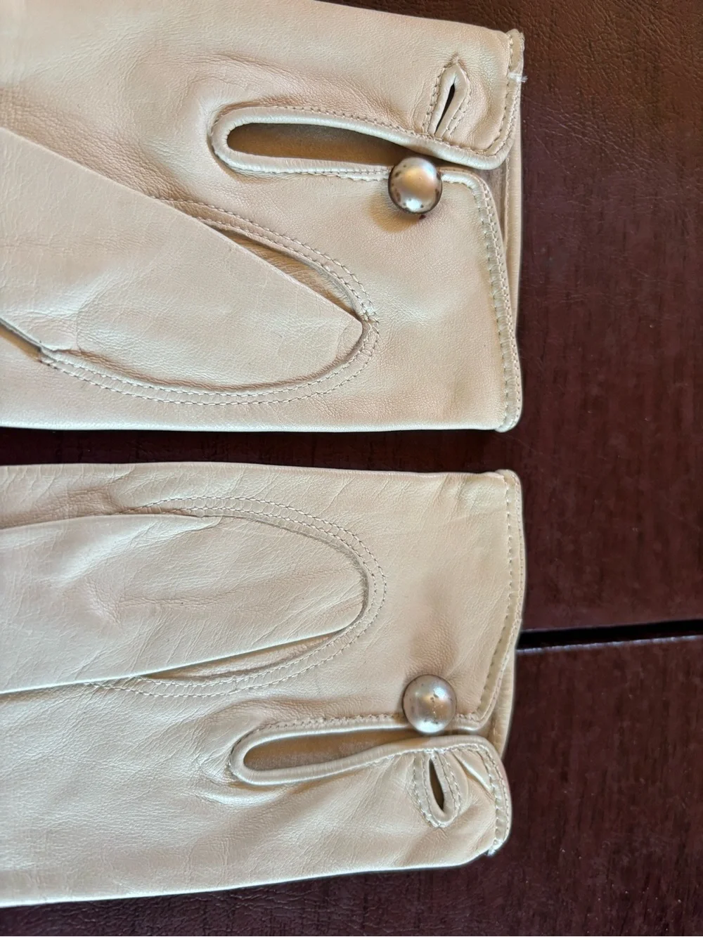 Womens vintage preowned ivory kid wrist length gloves size small